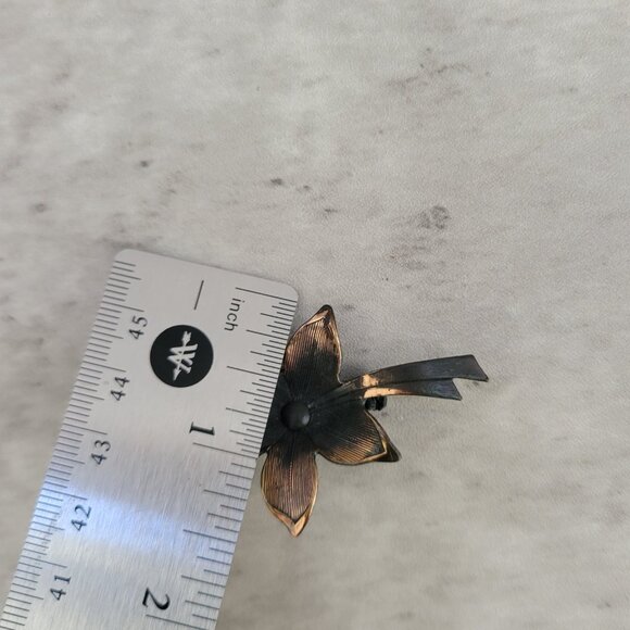 Vintage Flower Brooch Pin Brass Tone Five Petal Floral Jewelry Accessory 2 Inch - Picture 4 of 6